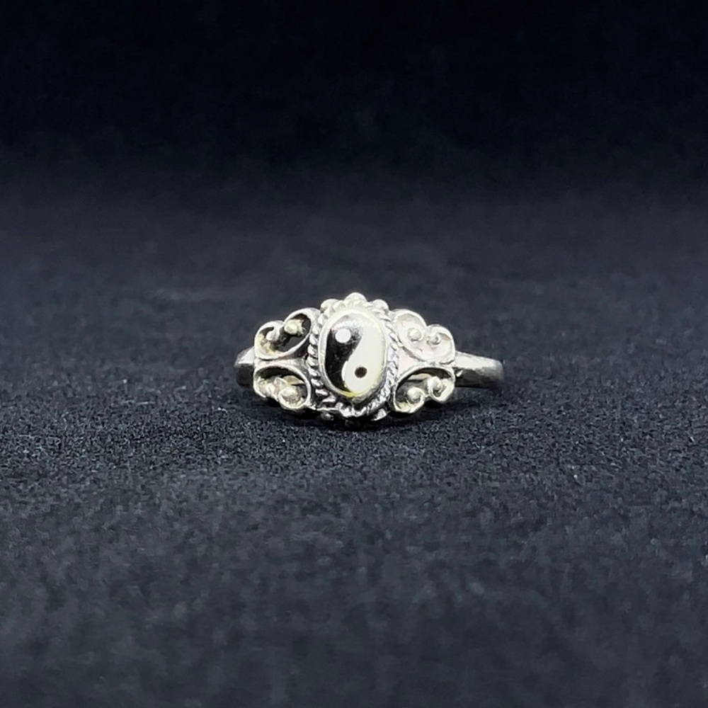 STERLING SILVER Ying Yang ring